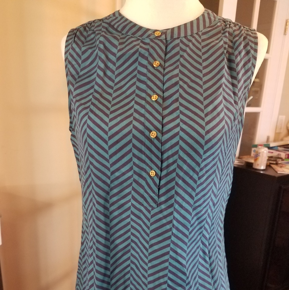 Banana Republic 100% silk sleeveless blouse